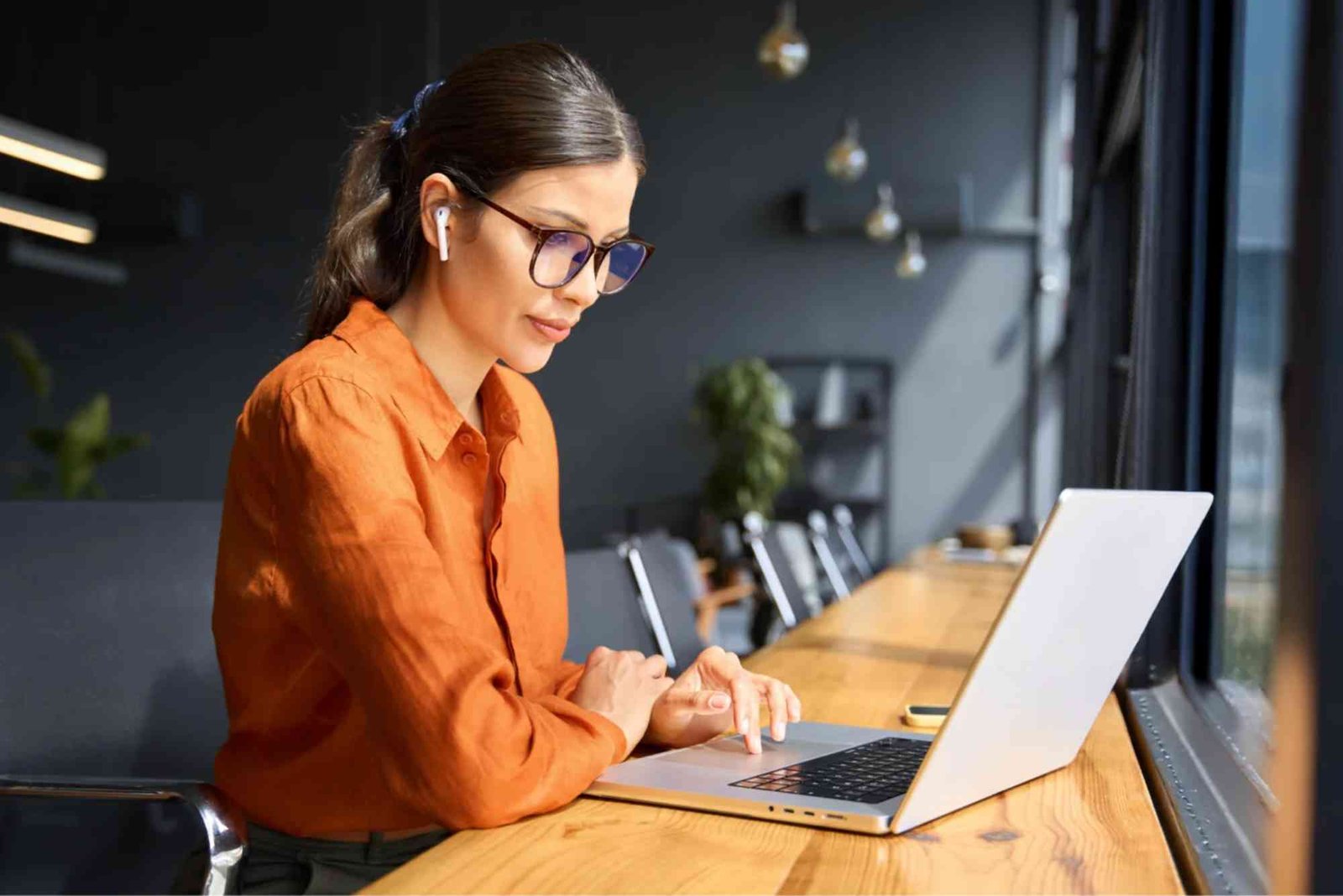 How Freelancers Can Use SEO Tools to find low-competition keywords more consistently in 2026